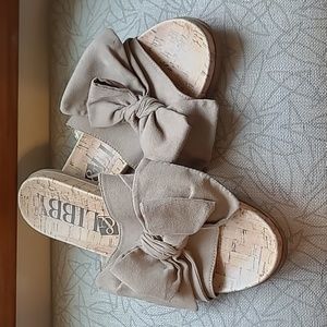 Sam & Libby beige bow sandals